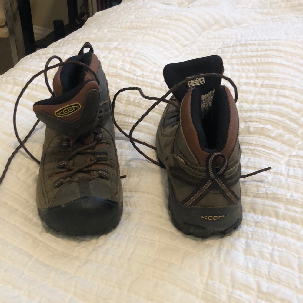 Boys hiking boots
